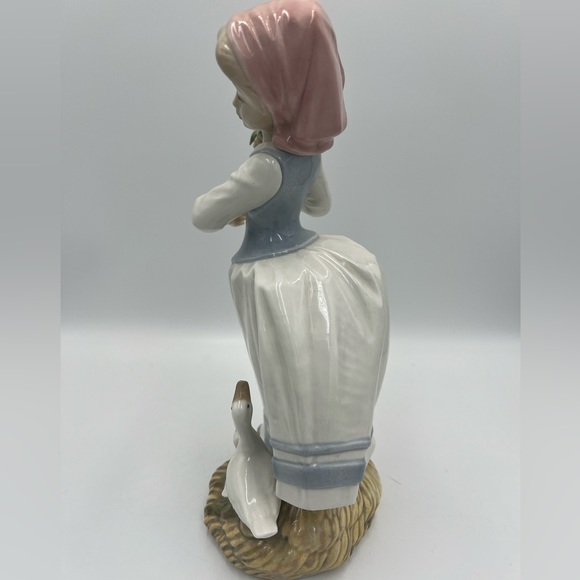 Early 1980’s, Tengra Girl  with Ducks / Flower / Geese - Picture 5 of 6